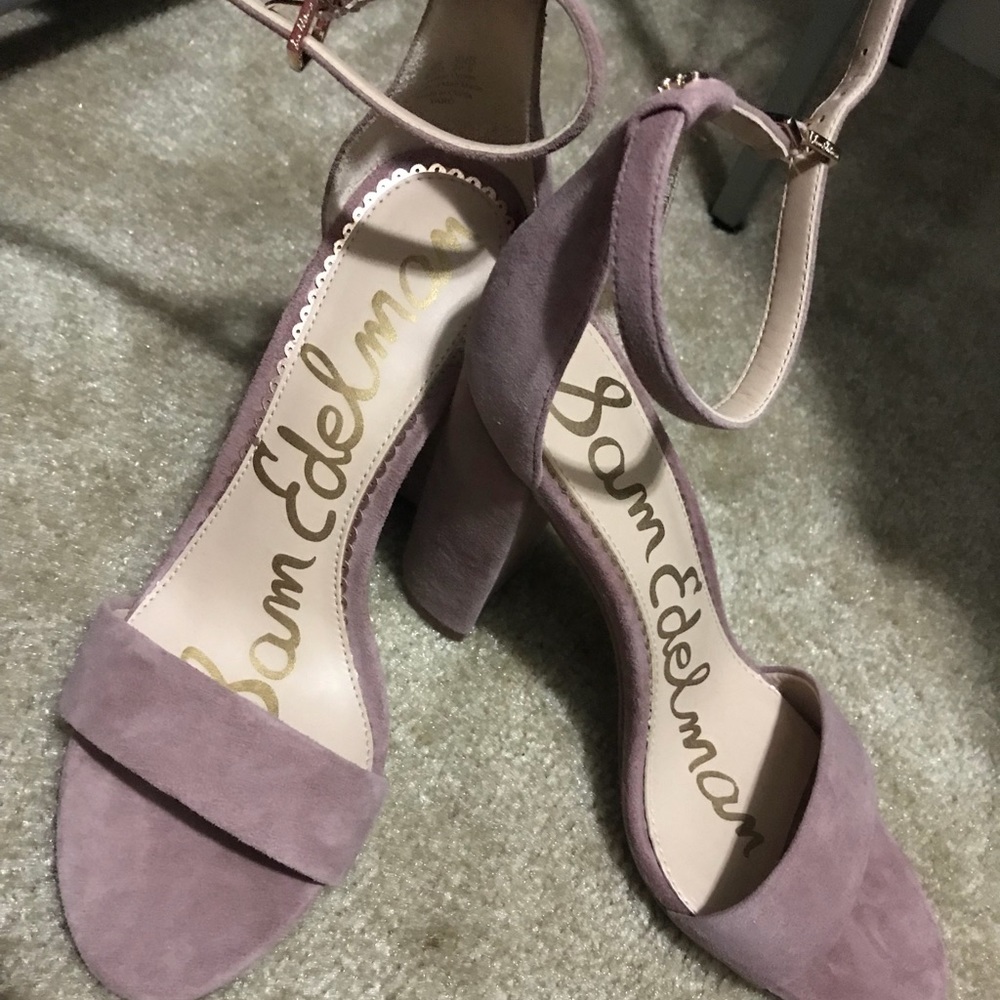 Brand *NEW* Women’s Nude heeled Sandals
